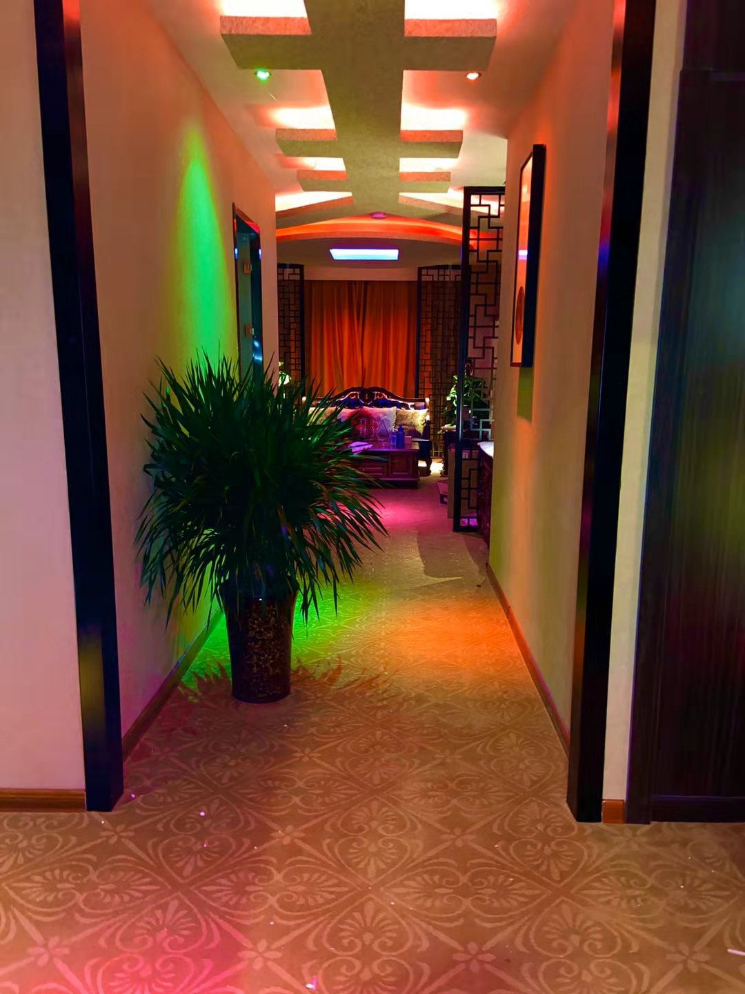 岳麓区*的地方在哪里啊最近