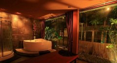 岳麓山上吃饭的会所在哪个位置啊多少钱